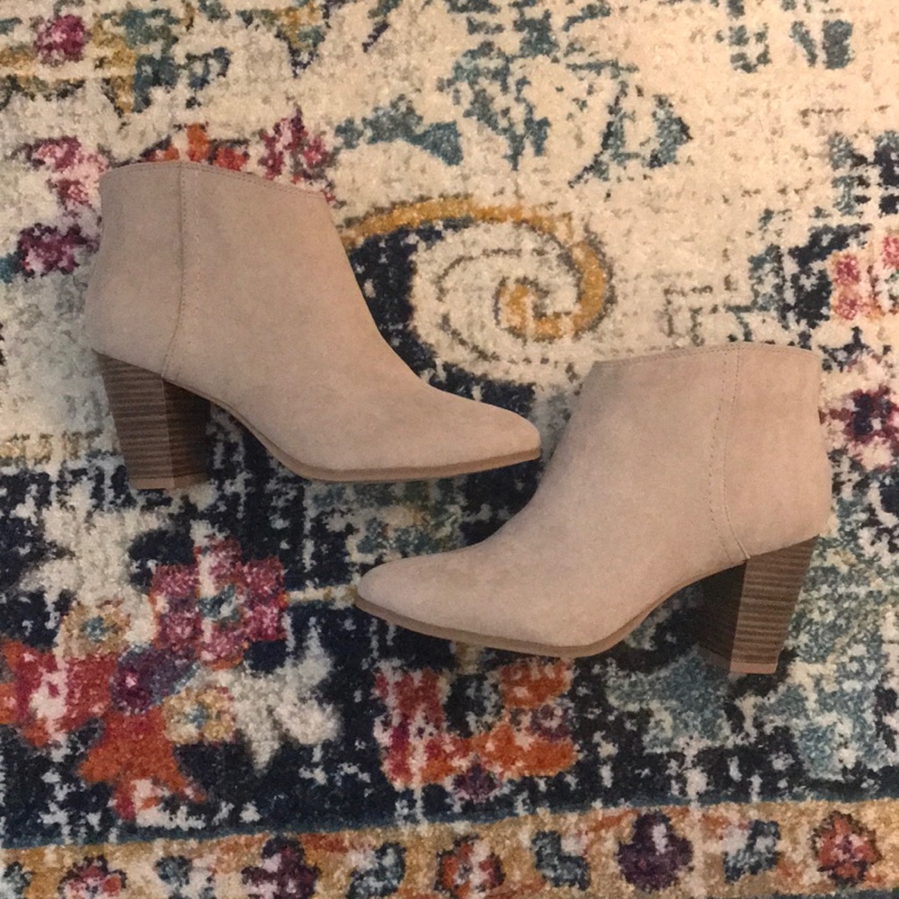 Old navy taupe colored booties NWOT